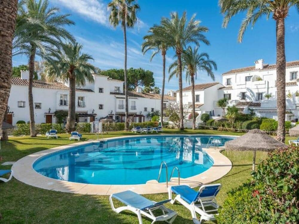 3 sypialnia Dom do wynajęcia w Marbella z basenem garażem - 3 200 € (Ref: 9366029)