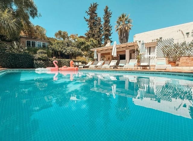 5 bedroom Villa for sale in Nueva Andalucía Centro, Marbella with pool - € 1,600,000 (Ref: 9371528)