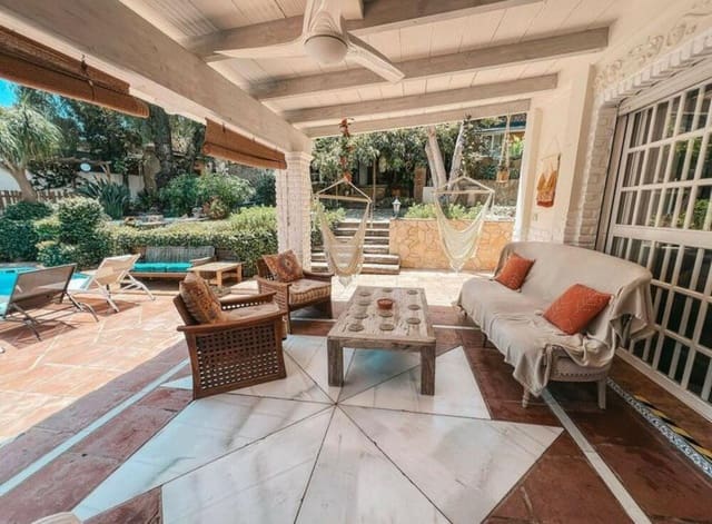 5 bedroom Villa for sale in Nueva Andalucía Centro, Marbella with pool - € 1,600,000 (Ref: 9371528)