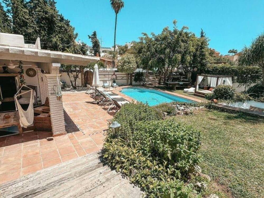 5 bedroom Villa for sale in Nueva Andalucia with pool - € 1,600,000 (Ref: 9371528)
