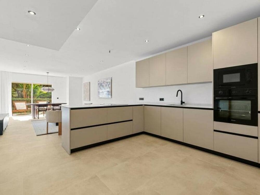 3 quarto Apartamento para venda em Nueva Andalucia com piscina garagem - 725 000 € (Ref: 9374694)