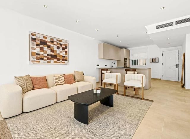 Apartamento de 3 habitaciones en Nueva Andalucía Centro, Marbella en venta con piscina garaje - 689.000 € (Ref: 9374694)