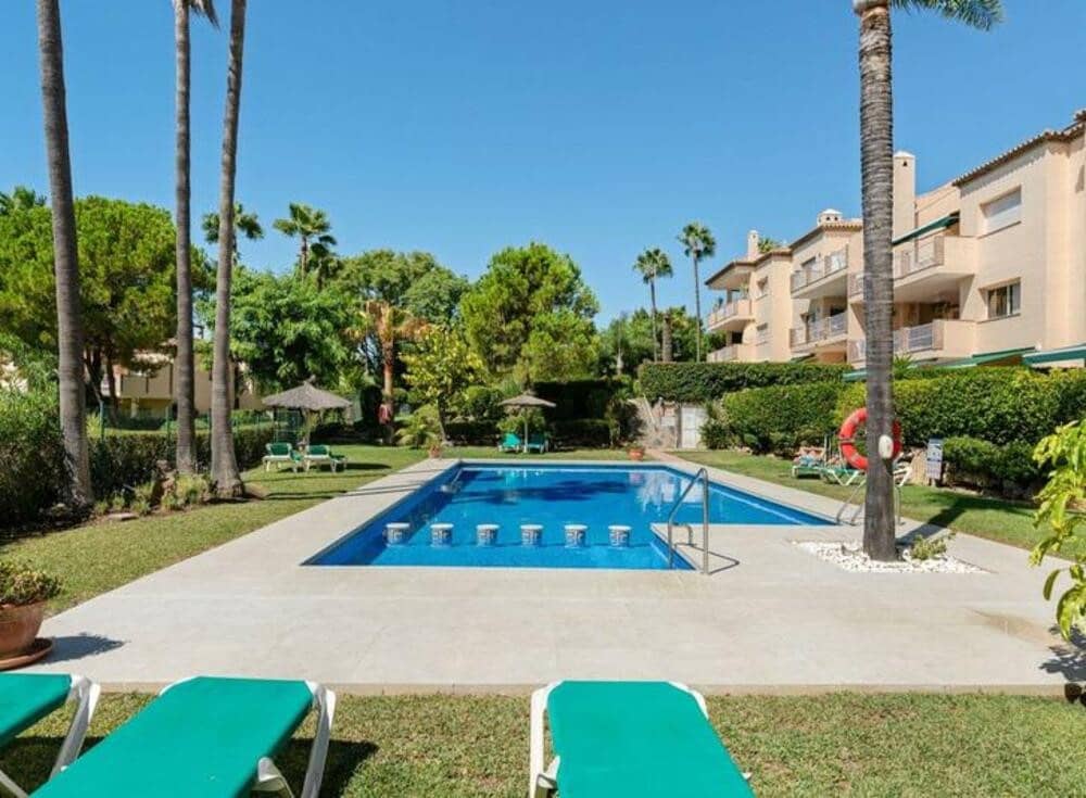 3 soverom Leilighet til salgs i Nueva Andalucia med svømmebasseng garasje - € 689 000 (Ref: 9374694)