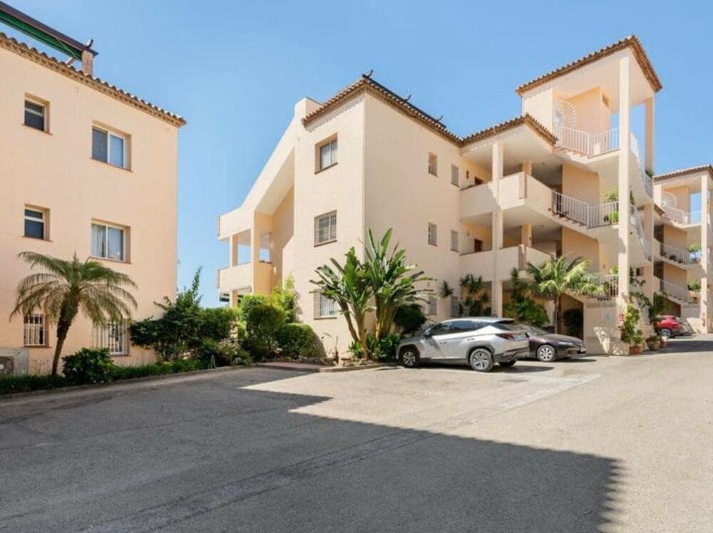 3 soverom Leilighet til salgs i Nueva Andalucia med svømmebasseng garasje - € 689 000 (Ref: 9374694)