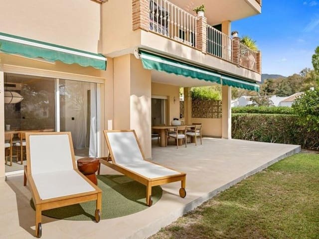 Apartamento de 3 habitaciones en Nueva Andalucía Centro, Marbella en venta con piscina garaje - 689.000 € (Ref: 9374694)