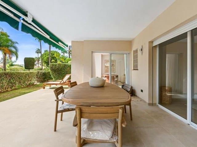 Apartamento de 3 habitaciones en Nueva Andalucía Centro, Marbella en venta con piscina garaje - 689.000 € (Ref: 9374694)