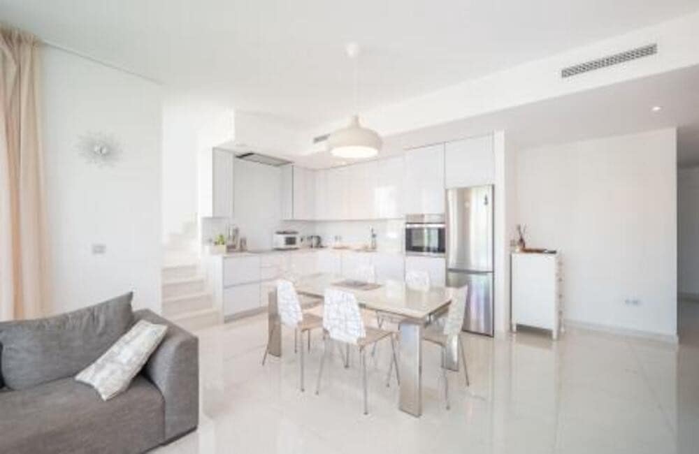 3 sypialnia Penthouse do wynajęcia w Cancelada z basenem garażem - 3 300 € (Ref: 9374695)