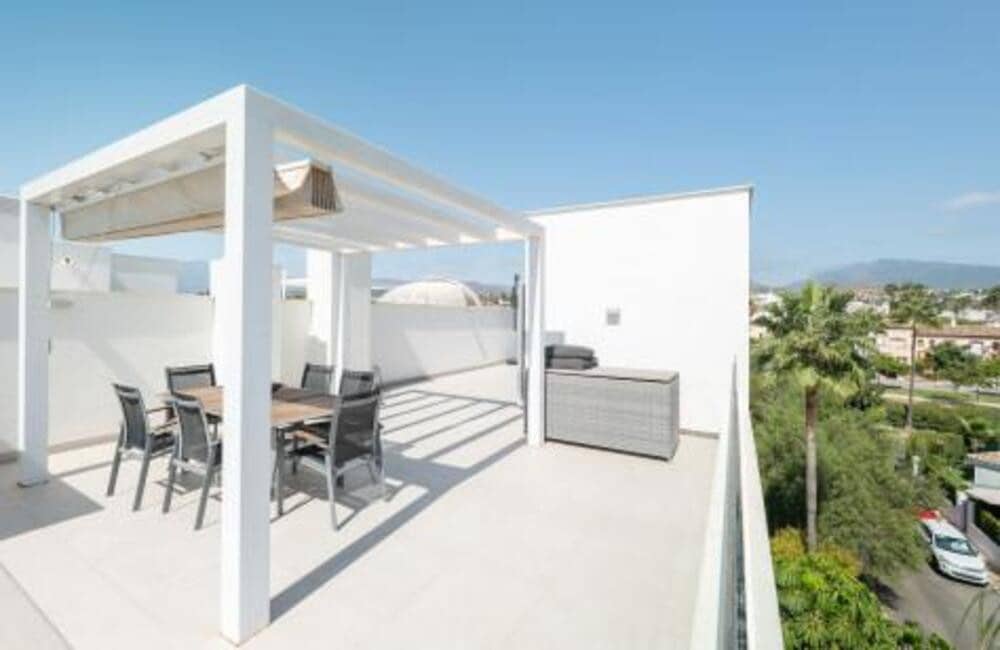 3 sypialnia Penthouse do wynajęcia w Cancelada z basenem garażem - 3 300 € (Ref: 9374695)