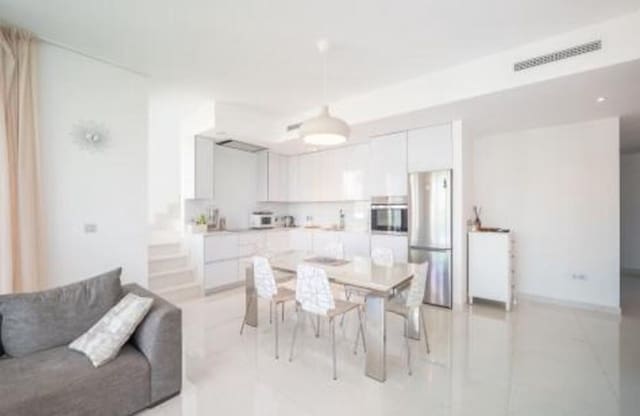 Penthouse de 3 chambres à louer à Cancelada, Estepona avec piscine garage - 3 300 € (Ref: 9374695)