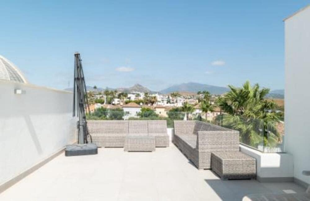 3 sypialnia Penthouse do wynajęcia w Cancelada z basenem garażem - 3 300 € (Ref: 9374695)