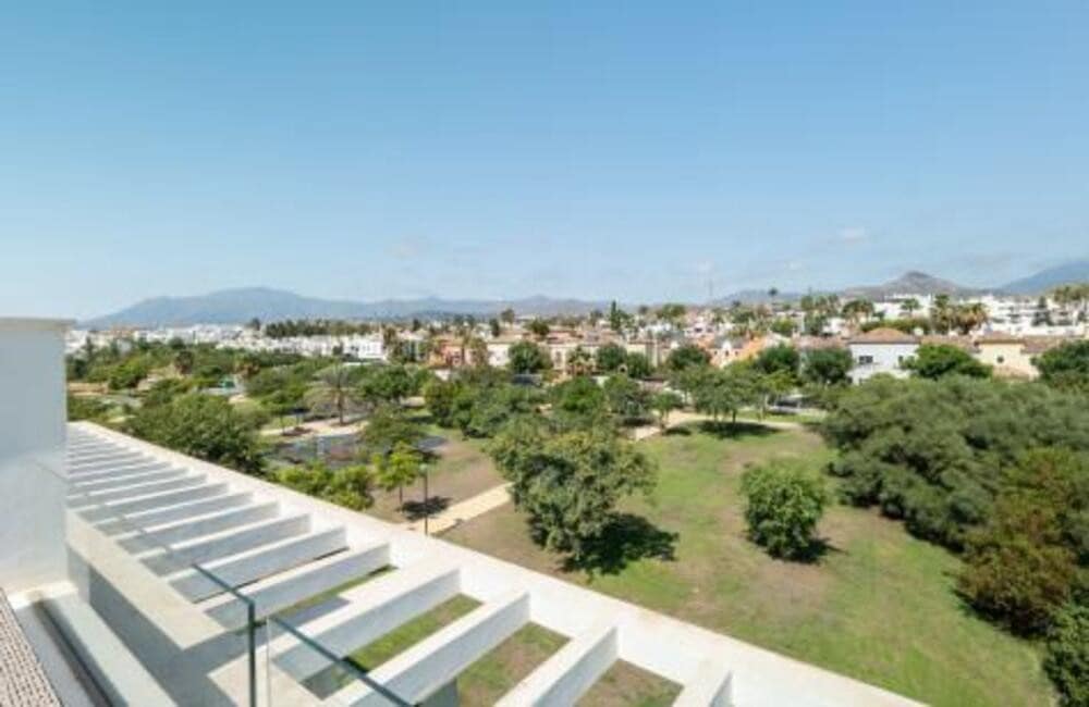 3 sypialnia Penthouse do wynajęcia w Cancelada z basenem garażem - 3 300 € (Ref: 9374695)