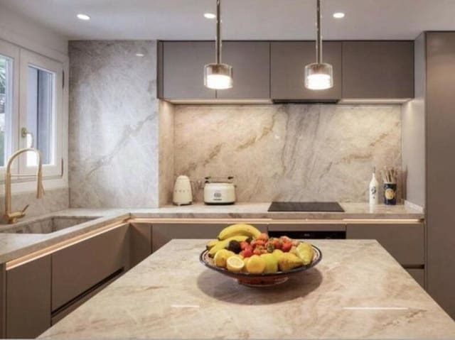 3 quarto Moradia para venda em La Quinta, Benahavís com piscina garagem - 2 250 000 € (Ref: 9374696)