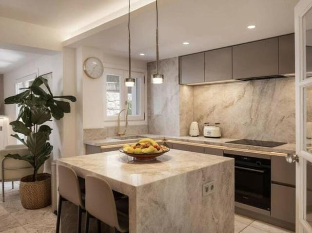 3 quarto Moradia para venda em La Quinta, Benahavís com piscina garagem - 2 250 000 € (Ref: 9374696)