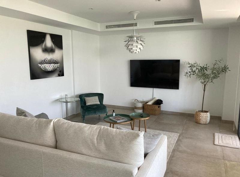 3 soverom Leilighet til leie i New Golden Mile med svømmebasseng garasje - € 3 250 (Ref: 9378556)