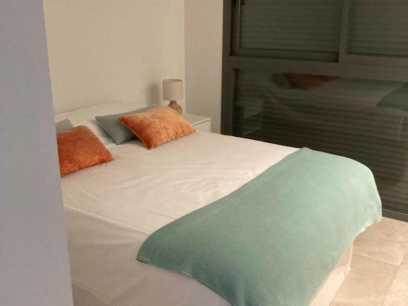 3 soverom Leilighet til leie i New Golden Mile med svømmebasseng garasje - € 3 250 (Ref: 9378556)