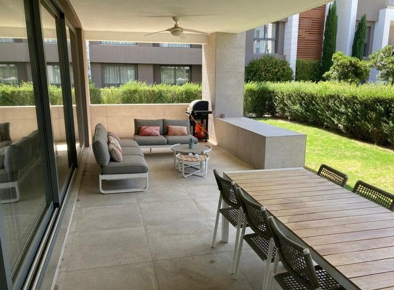 3 soverom Leilighet til leie i New Golden Mile med svømmebasseng garasje - € 3 250 (Ref: 9378556)