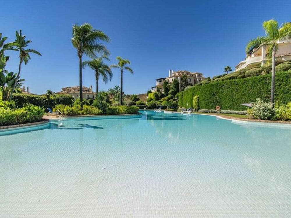 2 slaapkamer Appartement te koop in Benahavis met zwembad garage - € 449.000 (Ref: 9378557)