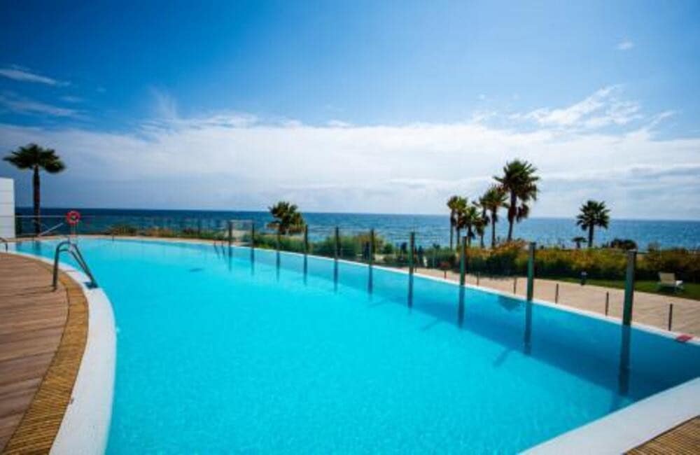 4 soveværelse Lejlighed til salg i Estepona med swimmingpool garage - € 1.490.000 (Ref: 9378558)