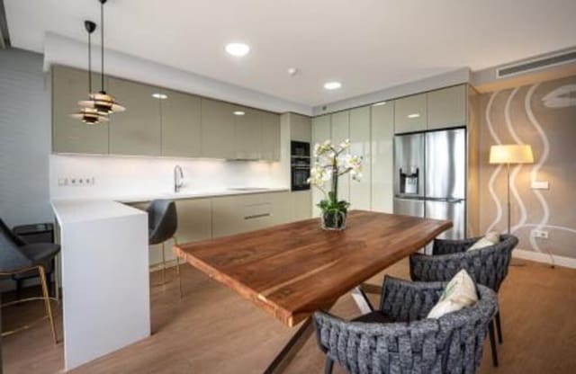 Apartamento de 4 habitaciones en Guadalobón, Estepona en venta con piscina garaje - 1.350.000 € (Ref: 9378558)