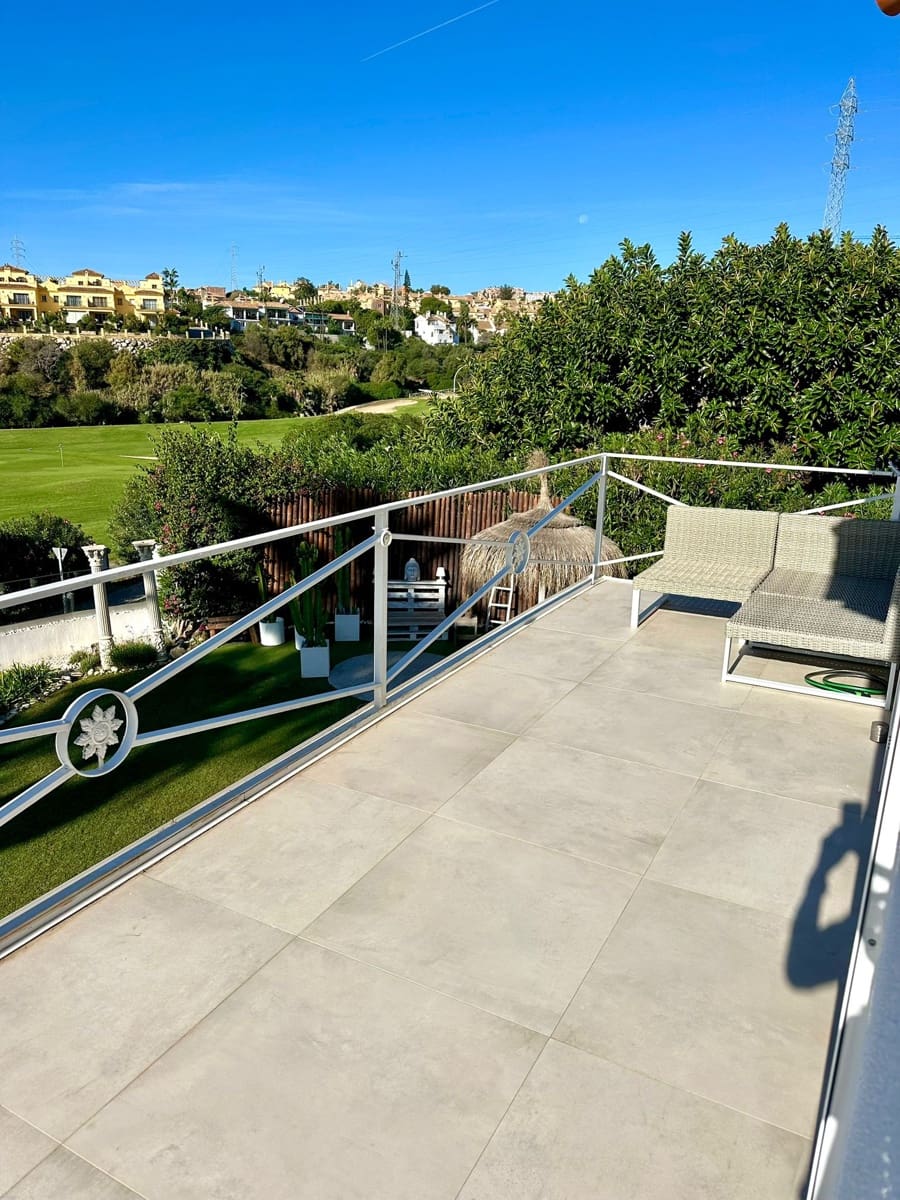 3 soverom Villa til salgs i Mijas Costa med svømmebasseng garasje - € 1 730 000 (Ref: 9382264)