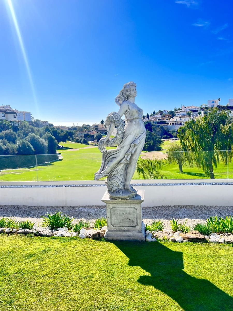 3 soverom Villa til salgs i Mijas Costa med svømmebasseng garasje - € 1 730 000 (Ref: 9382264)