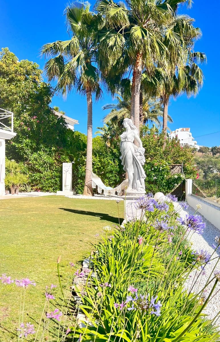 3 soverom Villa til salgs i Mijas Costa med svømmebasseng garasje - € 1 730 000 (Ref: 9382264)