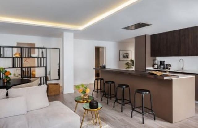 3 chambre Appartement à vendre à Nueva Andalucía Centro, Marbella avec piscine - 598 000 € (Ref: 9382265)