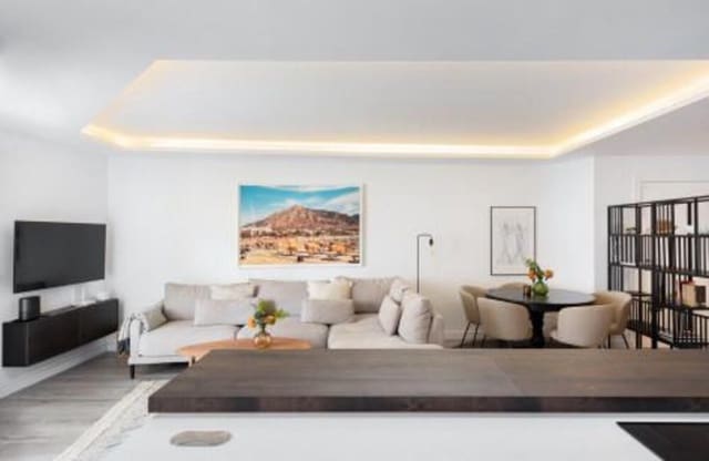 3 chambre Appartement à vendre à Nueva Andalucía Centro, Marbella avec piscine - 598 000 € (Ref: 9382265)