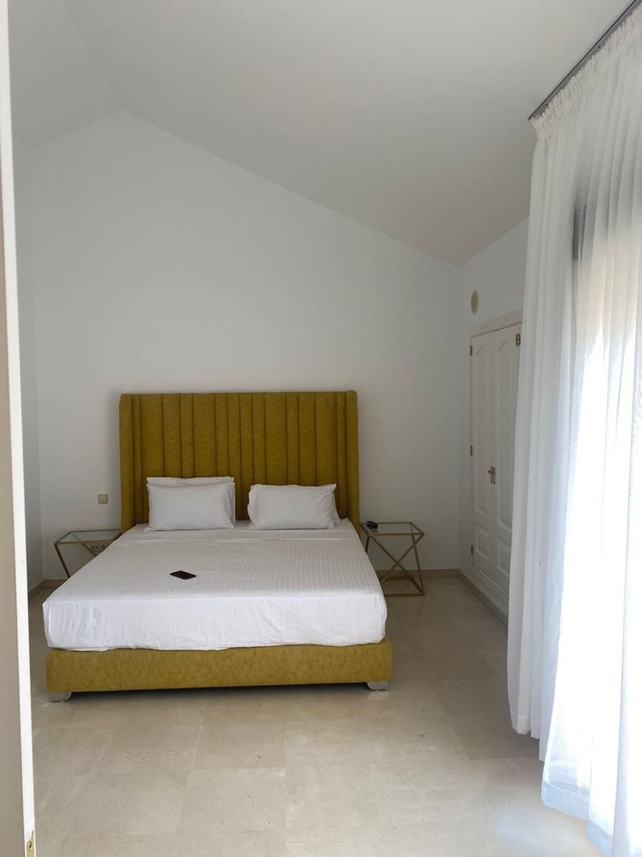 3 bedroom Penthouse for rent in San Pedro de Alcantara with pool garage - € 2,950 (Ref: 9387036)