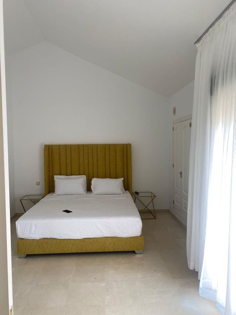 3 bedroom Penthouse for rent in San Pedro de Alcantara with pool garage - € 2,950 (Ref: 9387036)