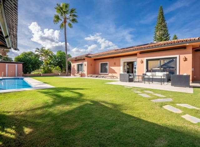 Villa/Maison de 3 chambres à louer à Centro, Estepona avec piscine garage - 8 000 € (Ref: 9387037)