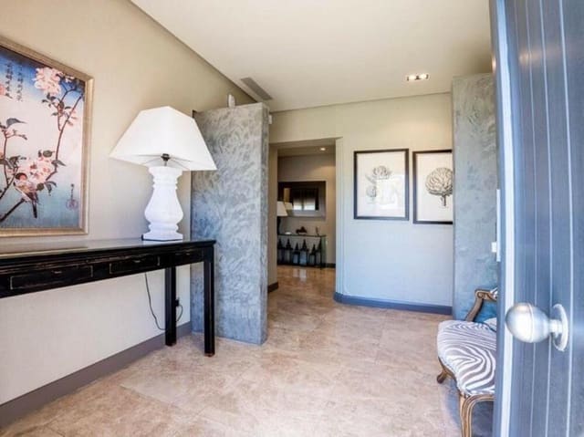 Villa/Maison de 3 chambres à louer à Centro, Estepona avec piscine garage - 8 000 € (Ref: 9387037)