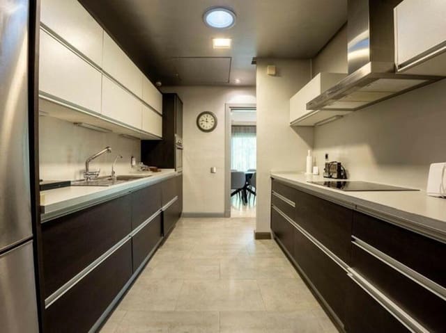 Villa/Maison de 3 chambres à louer à Centro, Estepona avec piscine garage - 8 000 € (Ref: 9387037)