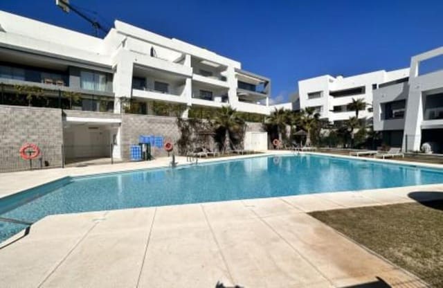 2 bedroom Apartment for rent in La Concha - Resina Golf, Estepona with pool garage - € 2,400 (Ref: 9387039)