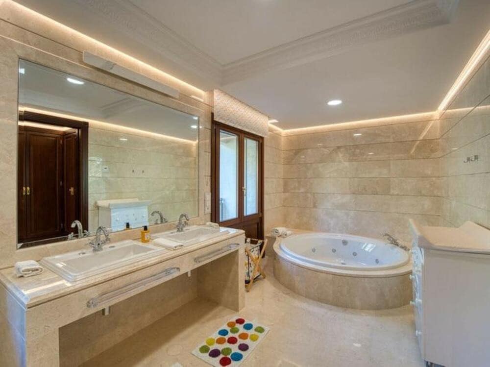 Villa/Maison de 6 chambres à louer à Marbella avec piscine garage - 45 000 € (Ref: 9387041)