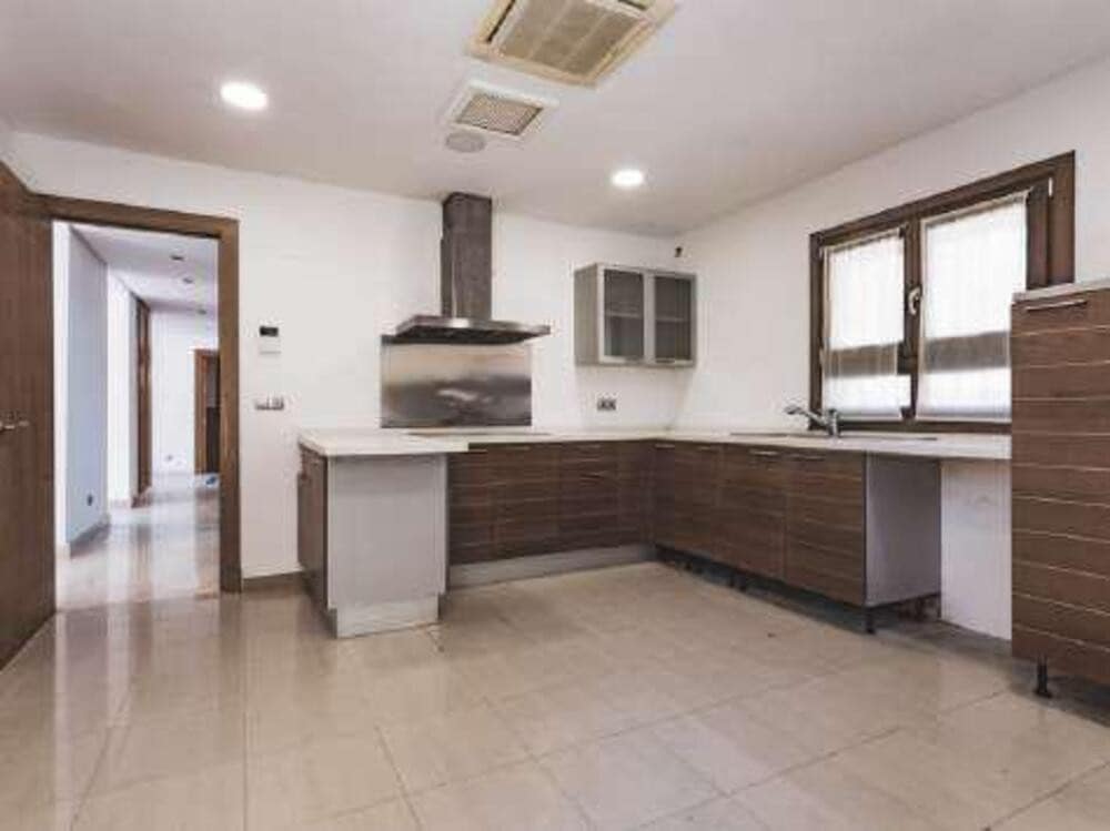 6 bedroom Villa for rent in Marbella with pool garage - € 9,000 (Ref: 9390045)