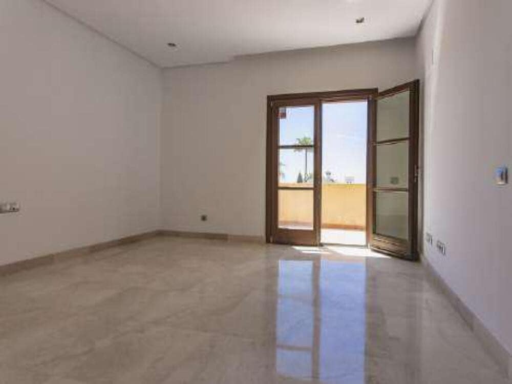 6 bedroom Villa for rent in Marbella with pool garage - € 9,000 (Ref: 9390045)