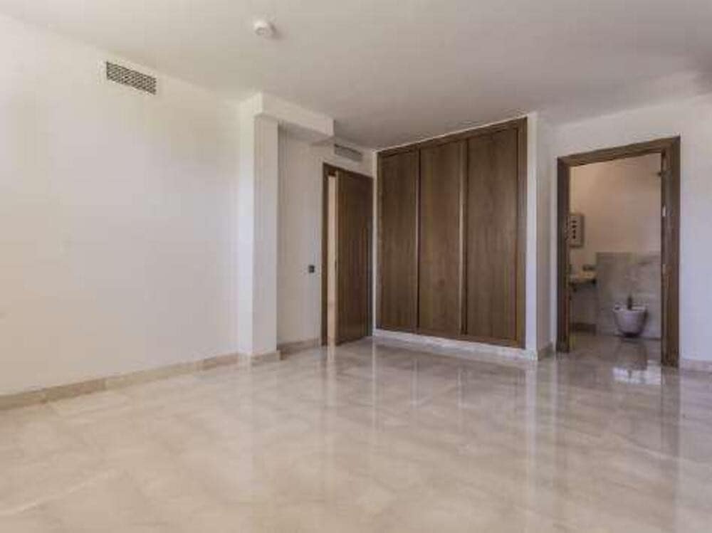 6 bedroom Villa for rent in Marbella with pool garage - € 9,000 (Ref: 9390045)