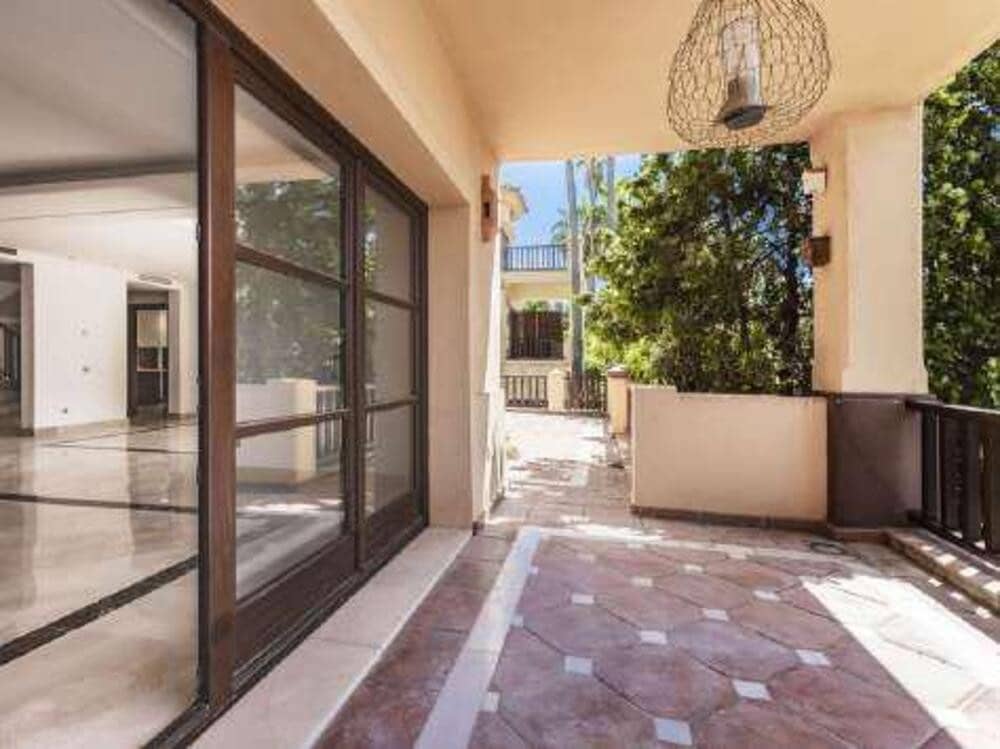 6 bedroom Villa for rent in Marbella with pool garage - € 9,000 (Ref: 9390045)