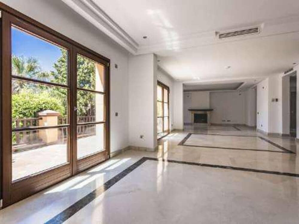 6 bedroom Villa for rent in Marbella with pool garage - € 9,000 (Ref: 9390045)