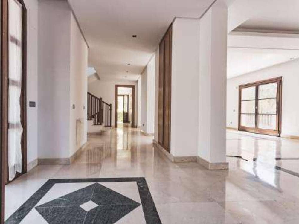 6 bedroom Villa for rent in Marbella with pool garage - € 9,000 (Ref: 9390045)