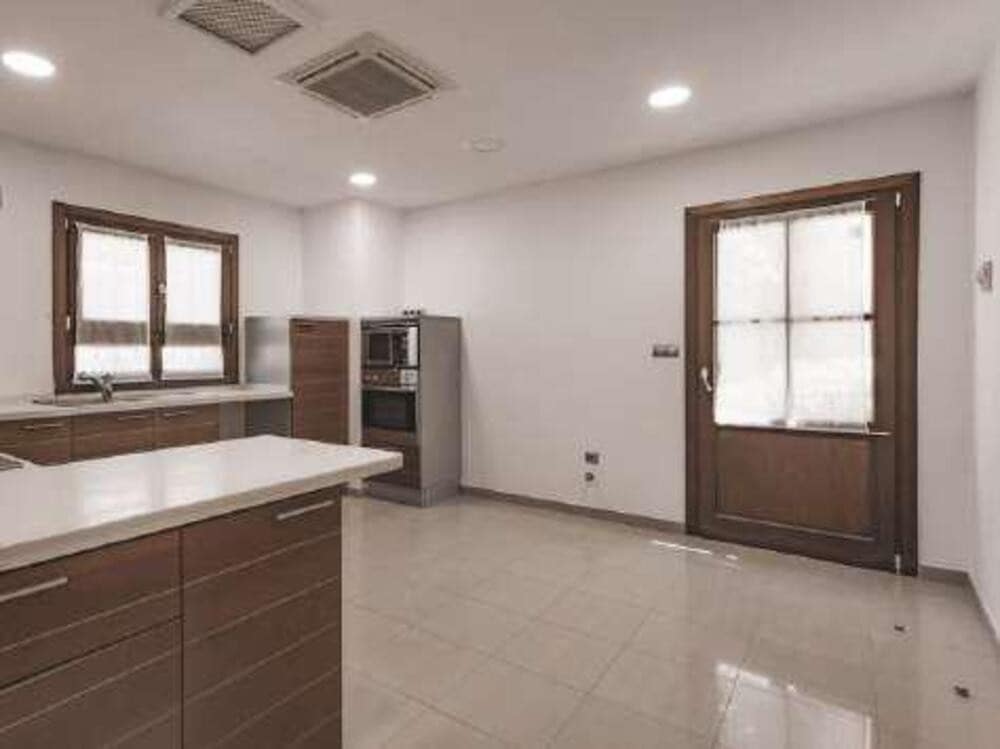 6 bedroom Villa for rent in Marbella with pool garage - € 9,000 (Ref: 9390045)