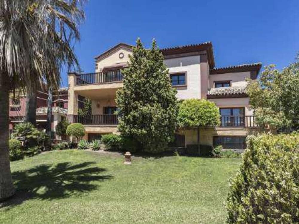 6 bedroom Villa for rent in Marbella with pool garage - € 9,000 (Ref: 9390045)