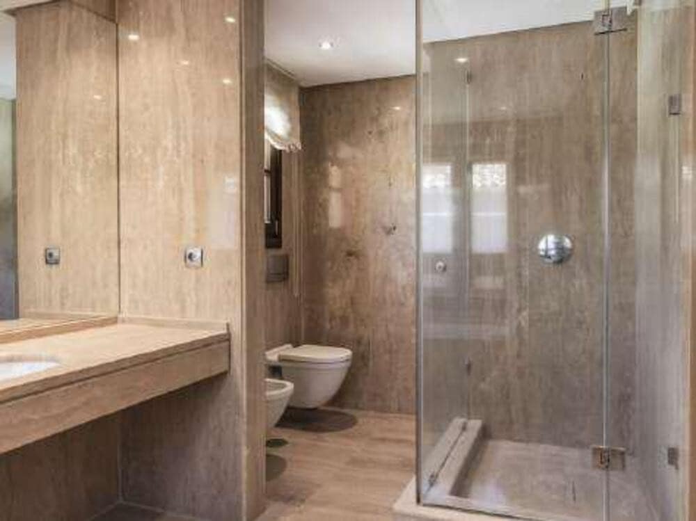 6 bedroom Villa for rent in Marbella with pool garage - € 9,000 (Ref: 9390045)