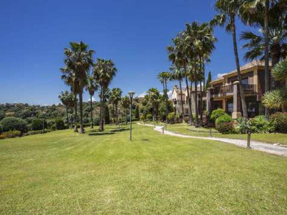 6 bedroom Villa for rent in Marbella with pool garage - € 9,000 (Ref: 9390045)