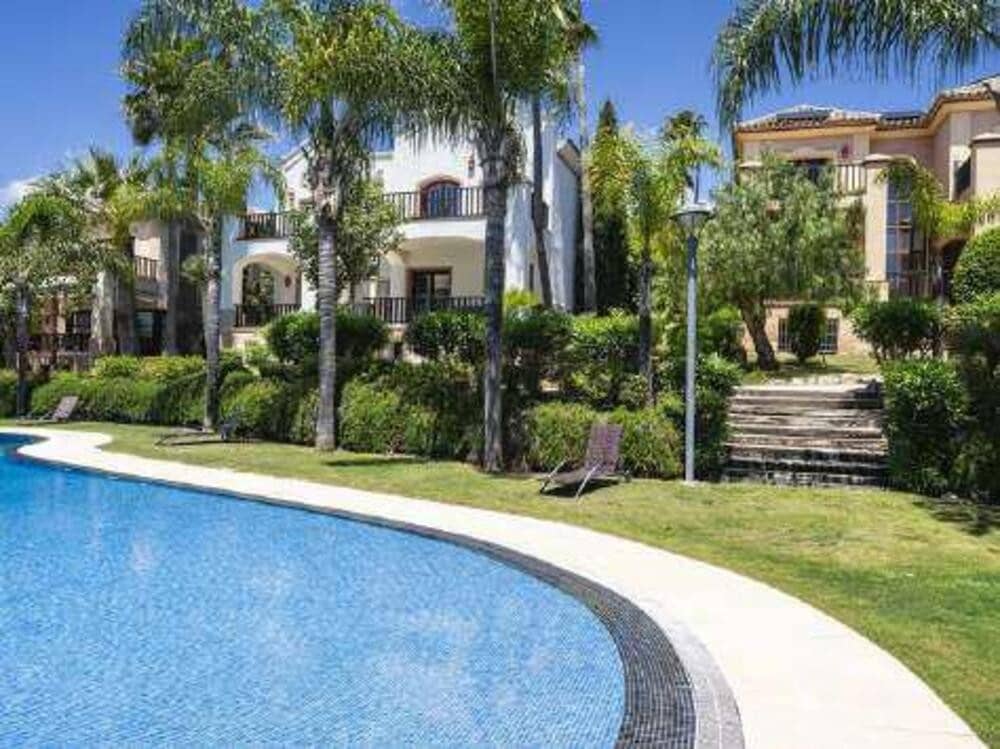 6 bedroom Villa for rent in Marbella with pool garage - € 9,000 (Ref: 9390045)
