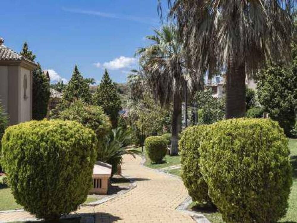 6 bedroom Villa for rent in Marbella with pool garage - € 9,000 (Ref: 9390045)