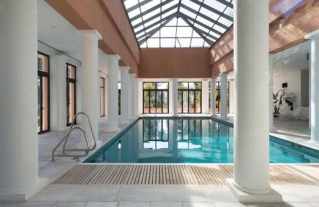 Apartamento de 3 habitaciones en Aloha Golf, Marbella en venta con piscina - 1.495.000 € (Ref: 9390047)