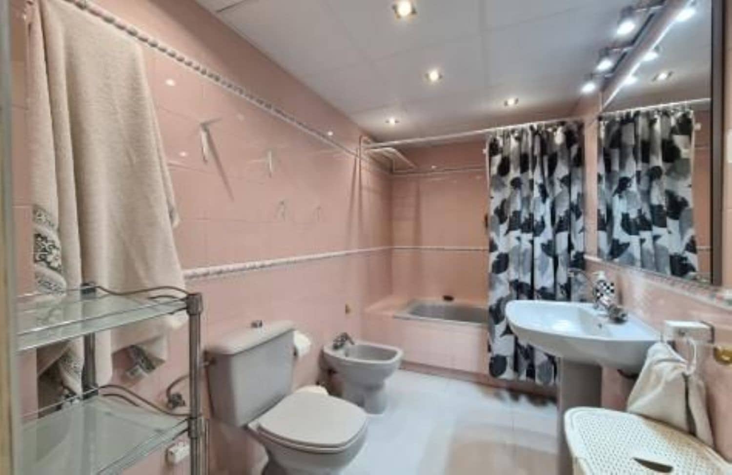 5 bedroom Apartment for rent in Marbella with pool garage - € 2,400 (Ref: 9390049)