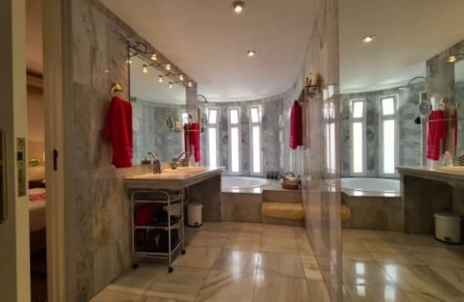 5 bedroom Apartment for rent in Marbella with pool garage - € 2,400 (Ref: 9390049)